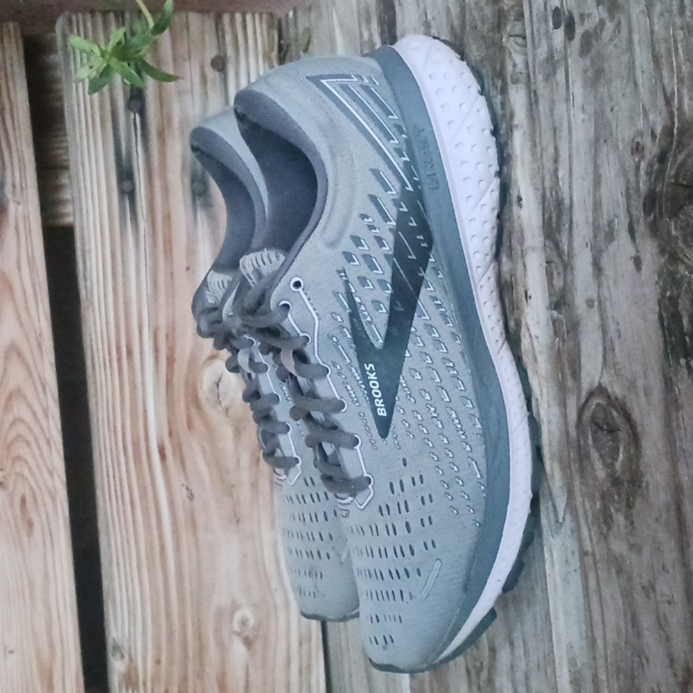 Brooks Gray Athletic Shoes - Picture 4 of 13